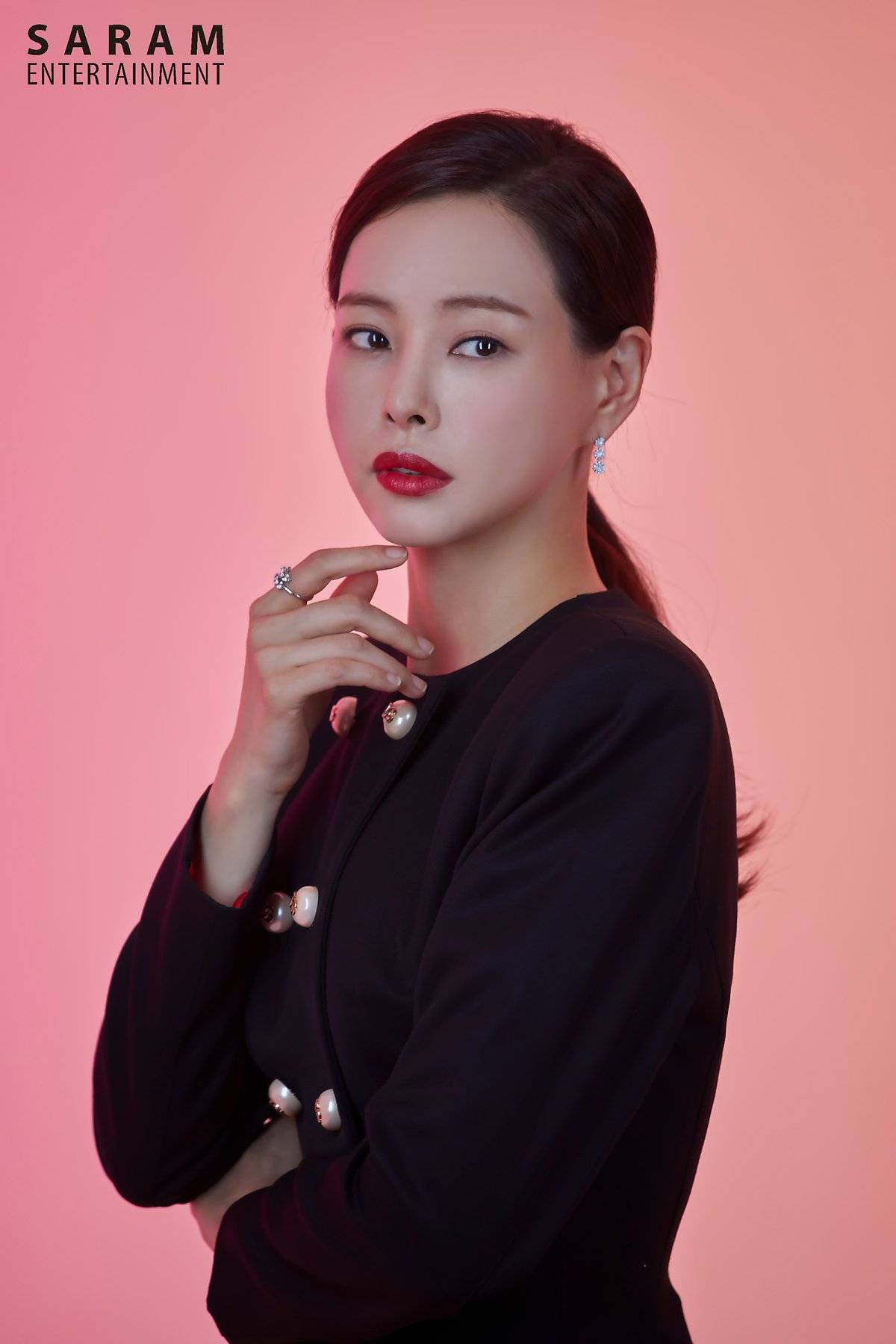 Lee Ha Nee Saram Entertainment Profile photos